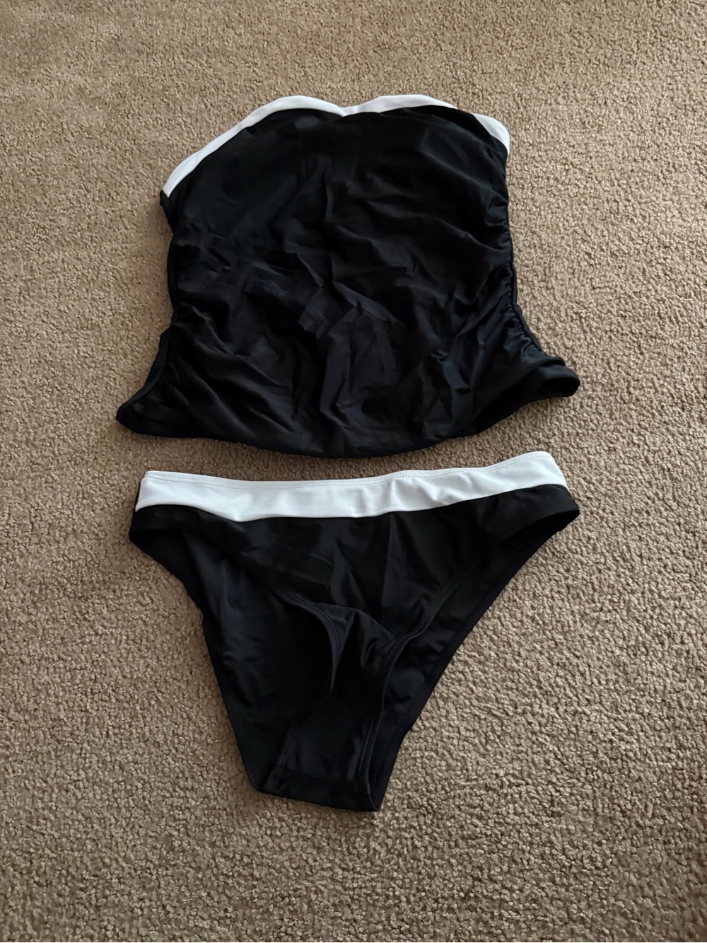 Strapless Black & White Tankini Set - Sleek Women's Swimwear - Picture 5 of 6
